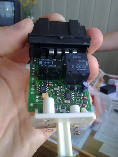 ремонт/восстановление реле поворотов/аварийки Фольксваген Гольф 4/Бора